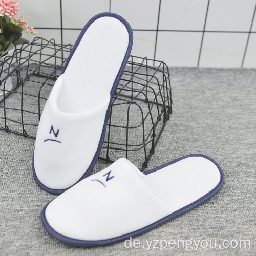 Neues Design billiger Slipper mit benutzerdefiniertem Logo